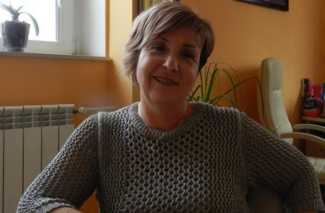 Директорът на ПМГ „Яне Сандански" Елка Божикова