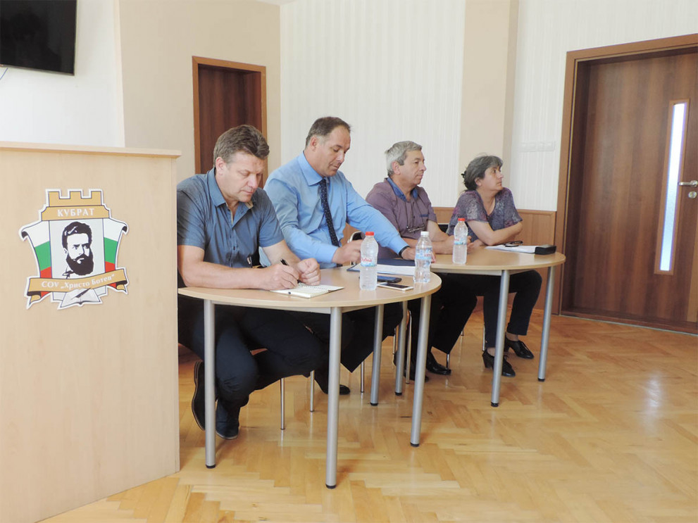 Продължават работните срещи на Областния управител с училищни директори