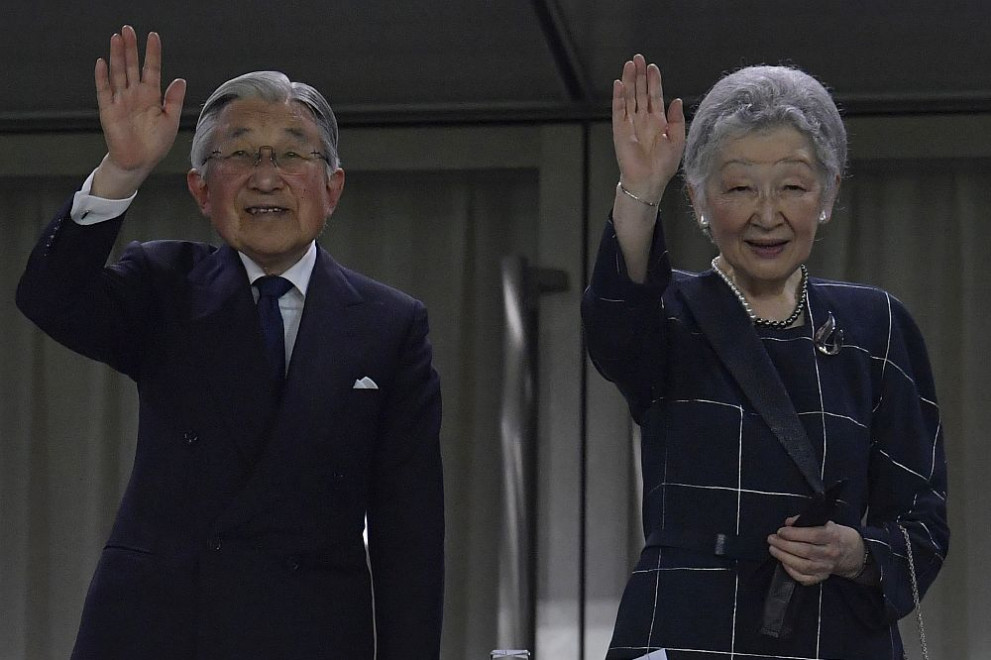Японският император Акихито и принцеса Мичико