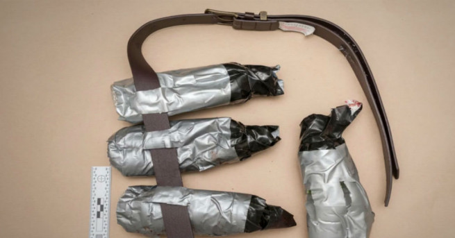 Британската полиция разпространи снимки с фалшивите колани с експлозиви на