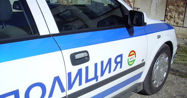 Шестима души са ранени включително дете при тежка катастрофа между