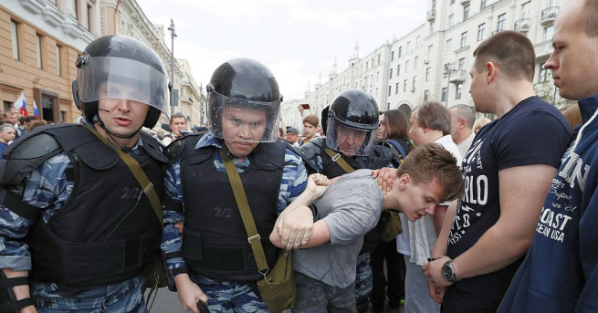 Руската полиция задържа най малко 118 демонстранти в центъра на