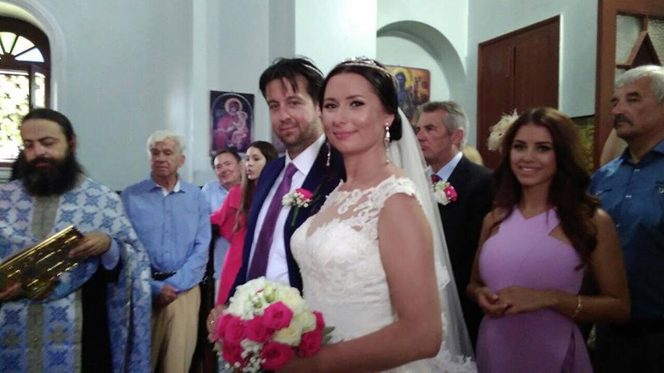 Наталия Кобилкина се омъжи за любимия си Такис Дретакис на 11 юни на гръцкия остров Скиатос в компанията на роднини и приятели, а по думите ѝ сватбата е била вълнуваща и малък знак ѝ е показал, че любовта печели винаги.