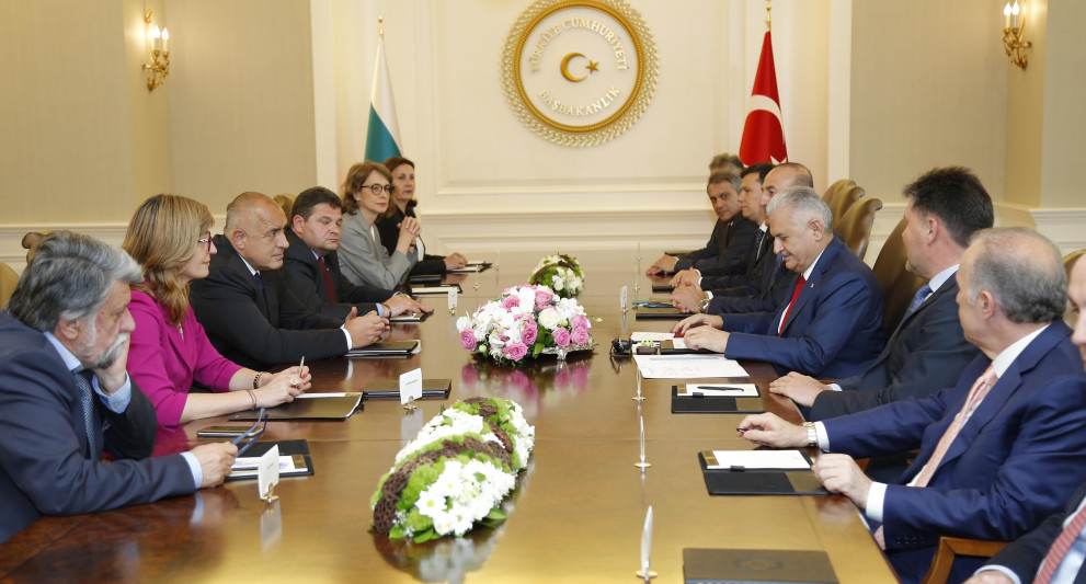  Министър-председателят Бойко Борисов беседва с турския си сътрудник Бинали Йълдъръм 
