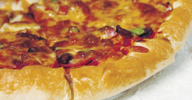 Най-дългата в света пица беше изпечена в американския град Фонтана,
