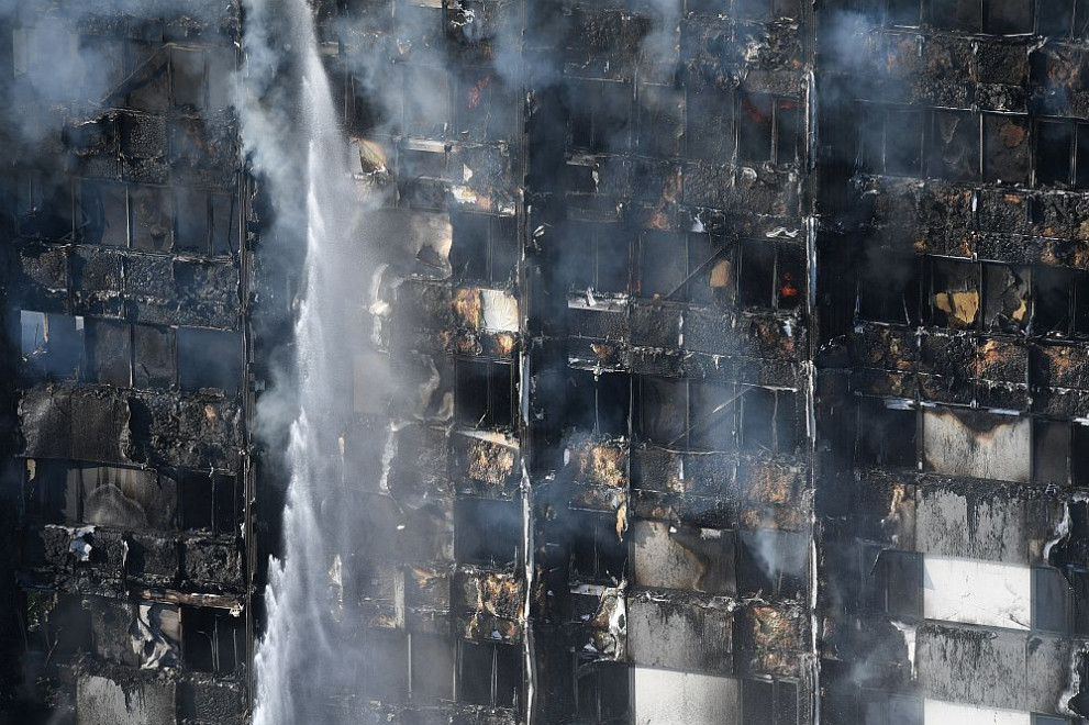  27-етажен блок изгоря в Лондон 