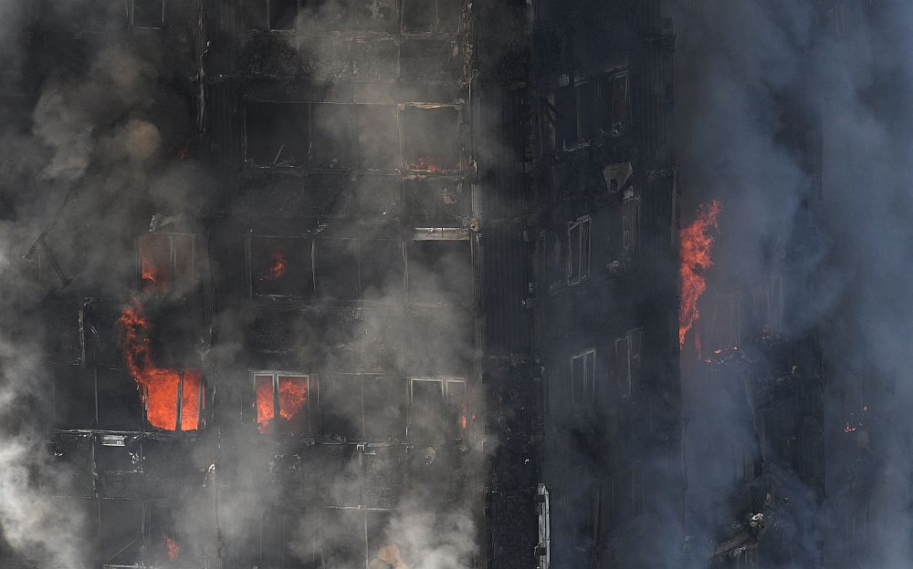 27-етажен блок изгоря в Лондон