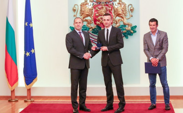 Почетният знак на Президента за Бербатов и Фиго