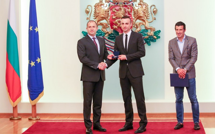 Почетният знак на Президента за Бербатов и Фиго