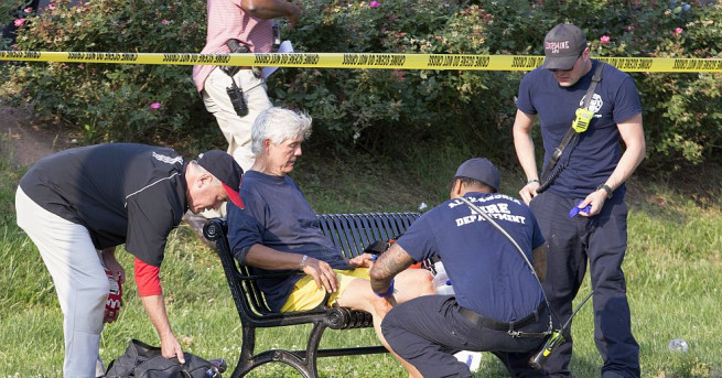 Конгресменът републиканец от Луизиана Стив Скалийз и негови сътрудници са