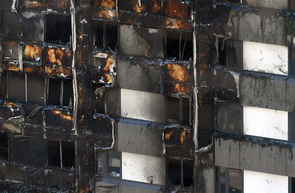 Началничката на лондонската пожарна Дани Котън изключи възможността да бъдат открити живи хора в изгорелия 24-етажен блок