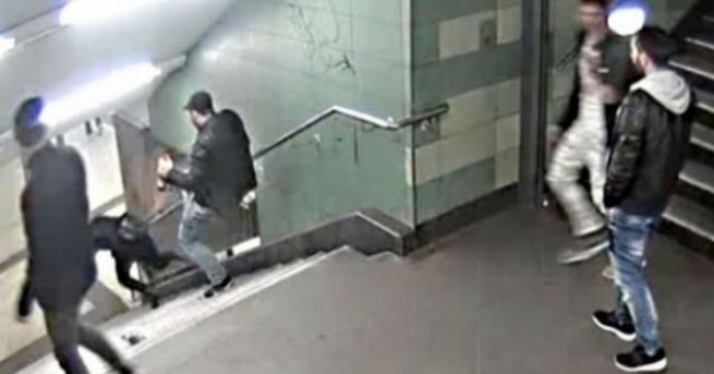 Българският гражданин заснет на камера за наблюдение как рита жена