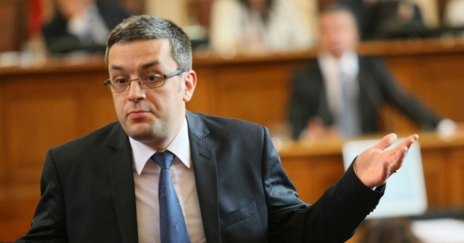 ГЕРБ поиска оставката на президентския съветник Пламен Узунов В декларация