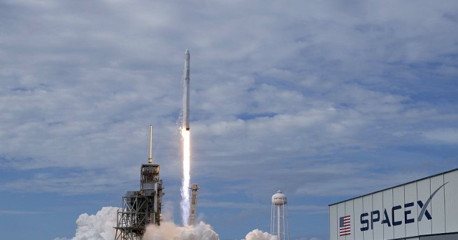 Компанията Спейс Екс (SpaceX) направи успешен тест за статично запалване
