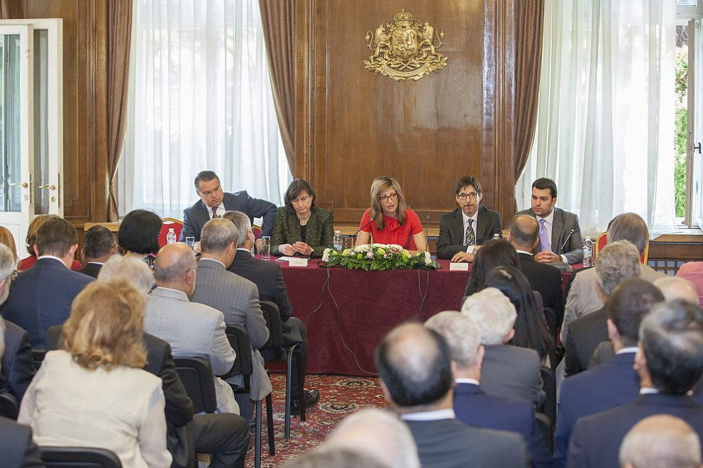  Вицепремиерът и министър на външните работи Екатерина Захариева показа целите в региона на външната политика пред дипломатическия корпус 