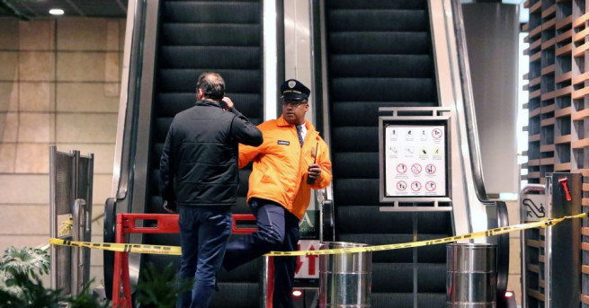 Най малко три жени загинаха и най малко 9 души