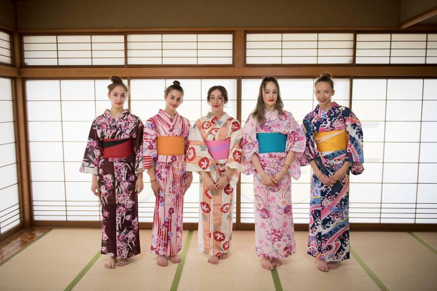 Грациите ни на традиционна церемония по обличане на кимоно1