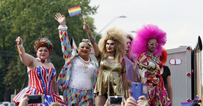 Около 2500 души участваха в гей парад в украинската столица