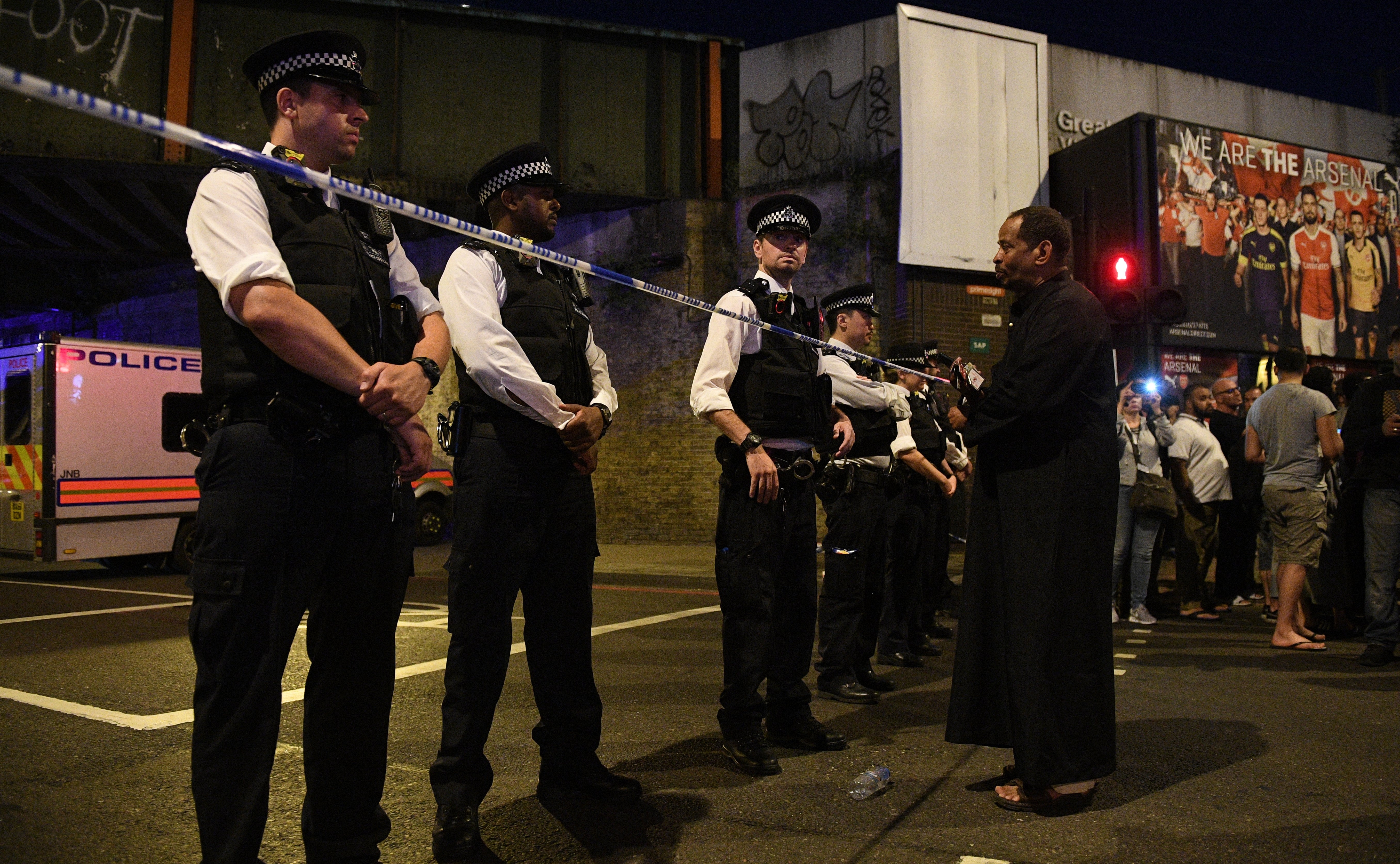 Ван връхлетя върху пешеходци в североизточната част на Лондон близо до една от най-големите джамии в британската столица във "Финсбъри парк". Инцидентът стана в района на улица „Севън систърс роуд”. Пострадали са 11 души, по последна информация има една жертва. Мястото и времето не са случайни, а медиите на Острова говорят за атентат на отмъщението - отмъщение за атаката от 4 юни на "Лондон бридж".