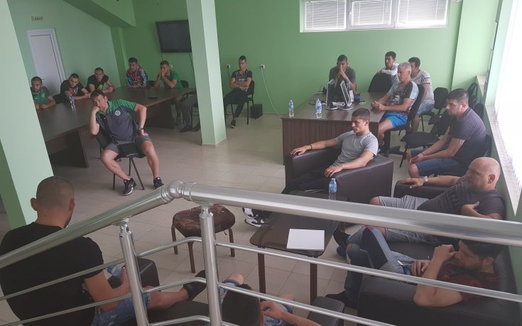 Нефтохимик пак пое към селските групи, махна играчите