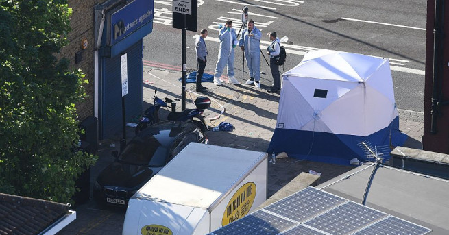 47 годишният Дарън Озбърн от Кардиф женен с четири деца