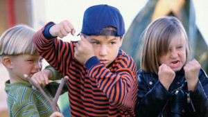 деца агресия