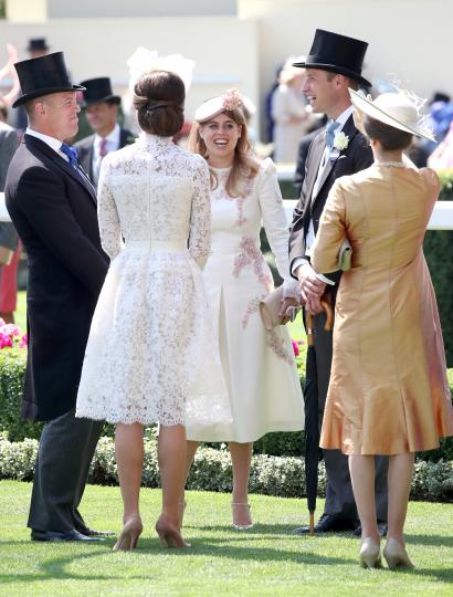 Очарователният юнски тоалет на Кейт Мидълтън - снимка 39