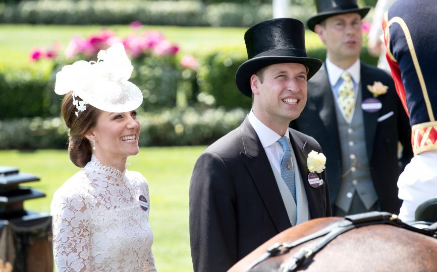 Очарователният юнски тоалет на Кейт Мидълтън - снимка 19