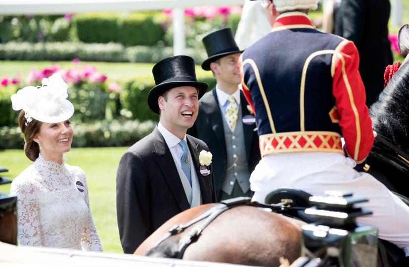 Очарователният юнски тоалет на Кейт Мидълтън - снимка 9