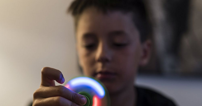 Две трети от антистрес играчките популярни като спинъри се оказаха