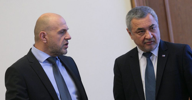 Администрацията няма да иска представяне на 12 удостоверения на хартия