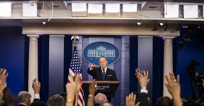 Официалният говорител на Белия дом Шон Спайсър заяви че много