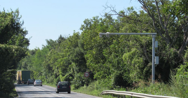 Знаците показващи къде има камери по пътищата отиват в историята