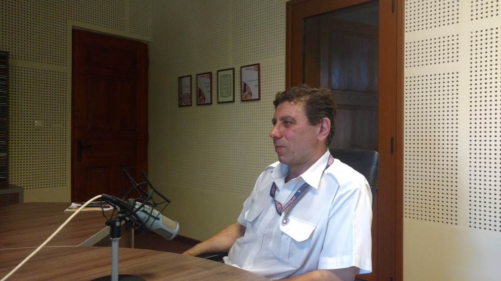 Капитан Димитър Димитров в студиото на Дарик радио Варна