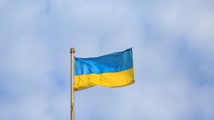 Премиерът на Украйна Денис Шмигал съобщи че двама от министрите
