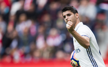 Юнайтед не спира преговорите за Мората, перспективата - неясна