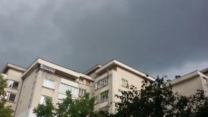 времето дъжд локви небе сгради капки дърв0