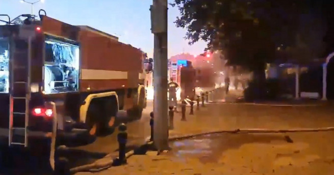 Голям пожар изпепели бивш ресторант в центъра на Пловдив снощи