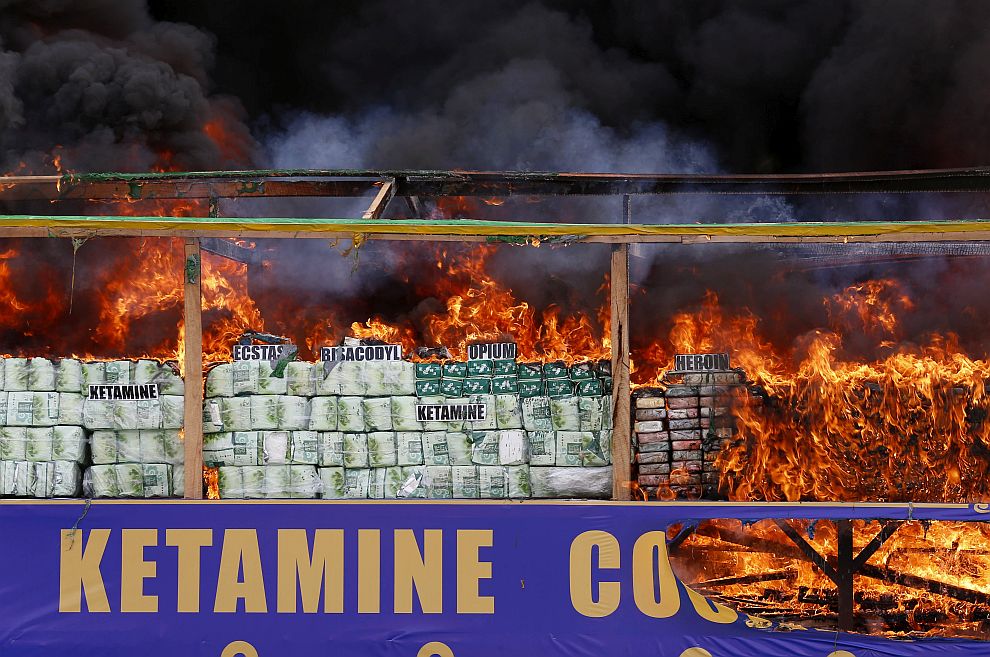 В Мианма бяха изгорени опиум, хероин, канабис и метамфетамини за общо над 340 милиона евро