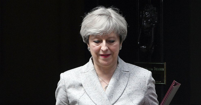 Британският премиер Тереза Мей каза на мигрантите от ЕС във