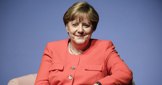 Германската канцлерка Ангела Меркел оттегли снощи принципното си несъгласие с