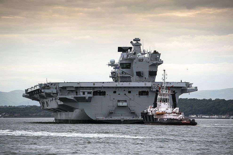 Новият самолетоносач на британския кралски военноморски флот "Кралица Елизабет" отплава за пръв път в открито море