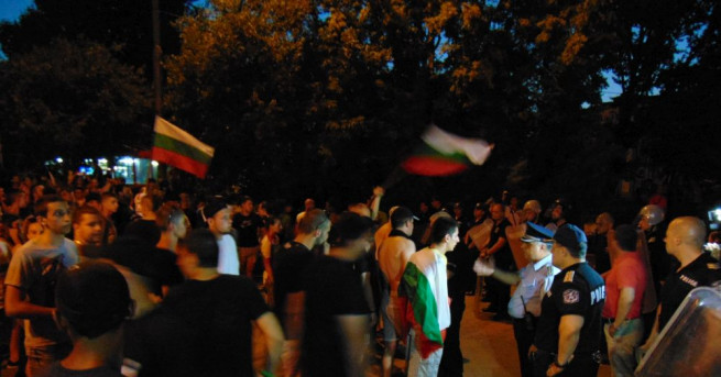 Жителите на Асеновград временно прекратяват протестите си Това съобщи пред