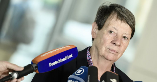 Германска министърка предложи брак на приятелката си броени часове след
