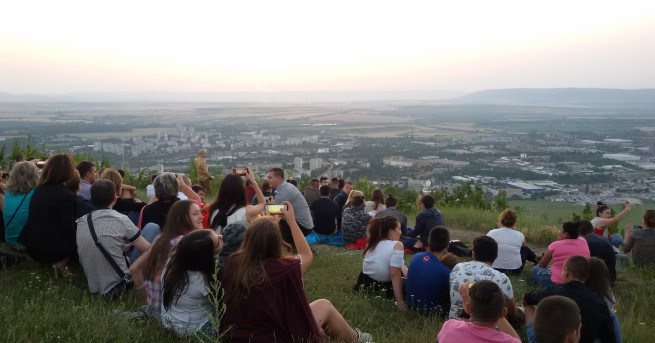 Стотици младежи се събраха на шуменското плато за да посрещнат