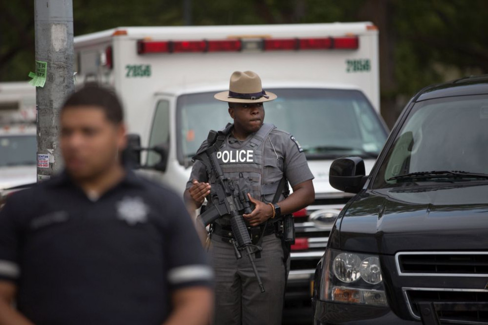  Лекар умъртви един човек и рани шестима в нюйоркска болница 