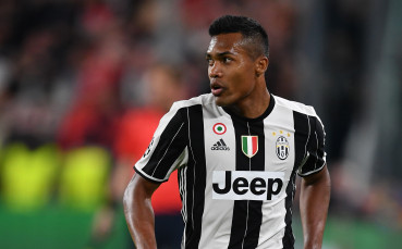 Ман Юнайтед включва играч в офертата за Сандро към Ювентус