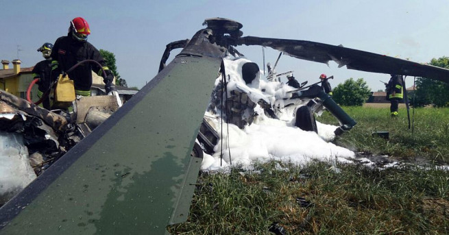 Спасителен хеликоптер се разби при опит да евакуира хора намиращи