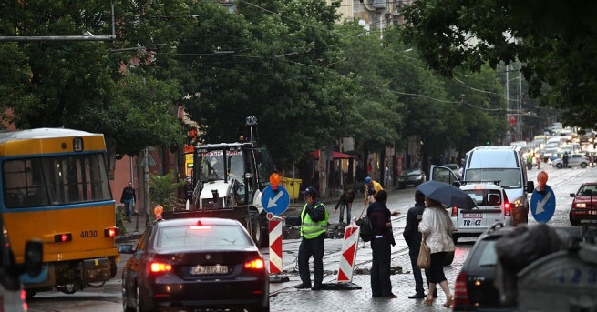Проливният дъжд, съчетан с началото на ремонта на бул. Княз