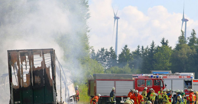Най малко 30 души са били ранени и 18 са